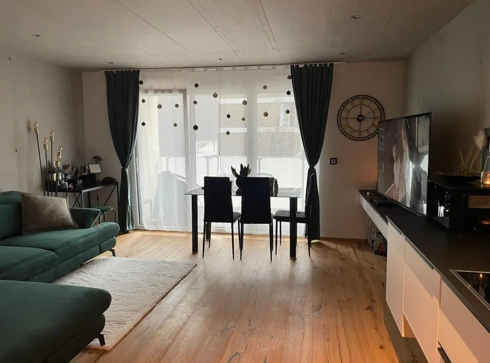 Apartment seeks single