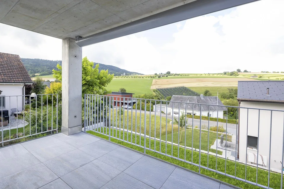 ERSTBEZUG: Wohnen an sonnig-idyllischer Lage