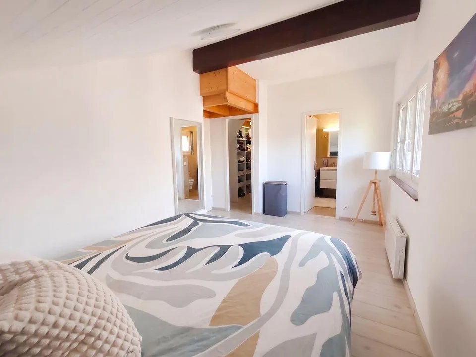 Duplex mit 4,5 Zimmern im oberen Erdgeschoss und im letzten Stock - Volumen, Ruhe und Grün