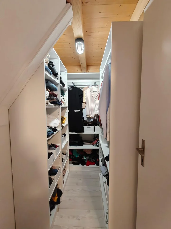 Duplex mit 4,5 Zimmern im oberen Erdgeschoss und im letzten Stock - Volumen, Ruhe und Grün