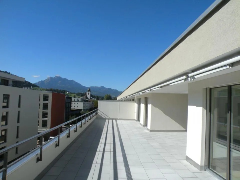 Zentrale Attikawohnung mit grosser Terrasse