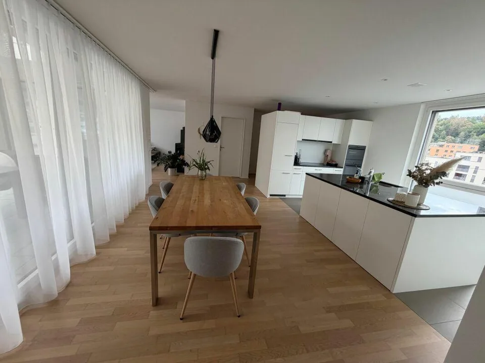 Zentrale Attikawohnung mit grosser Terrasse