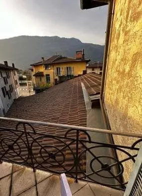 Capolago - Palazzina di nucleo da ristrutturare con corte privata, ter