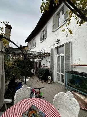 Capolago - Palazzina di nucleo da ristrutturare con corte privata, ter