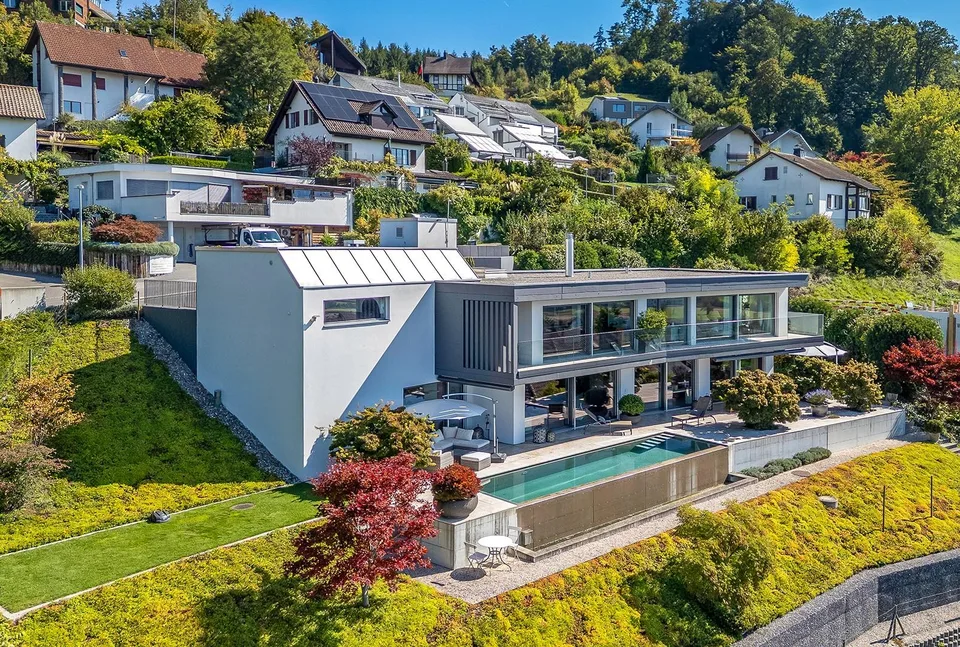 Casa stilosa, moderna con benessere, ascensore e piscina