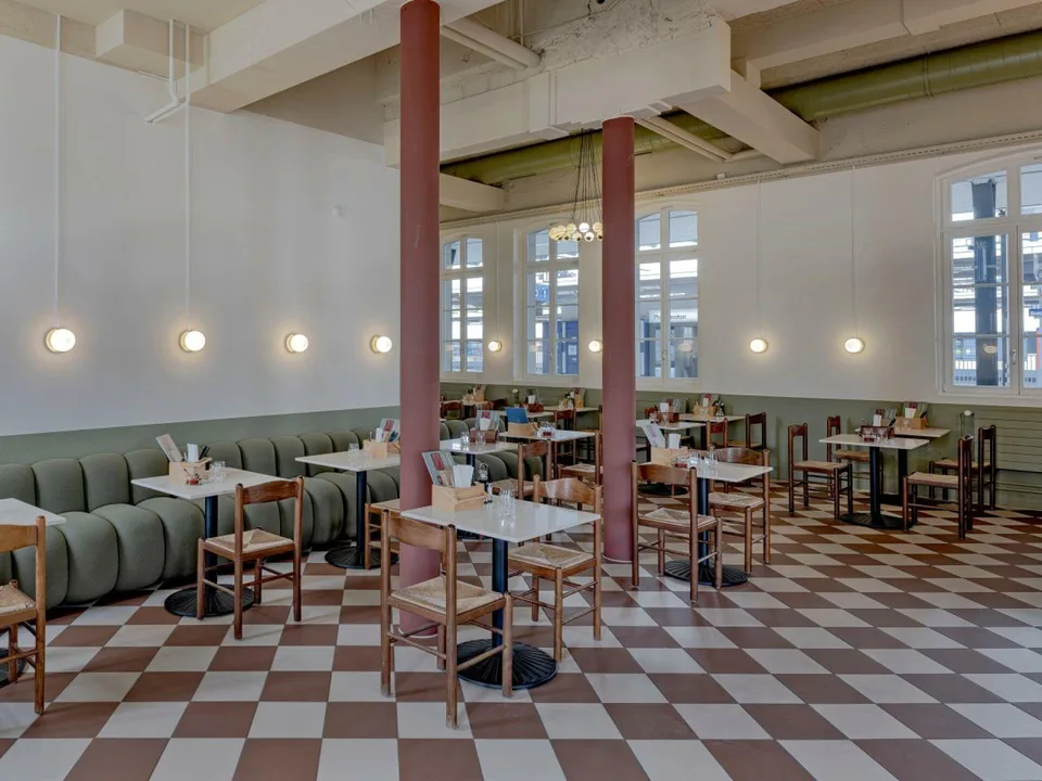 Terrasse mit Seeblick - Gastronomiefläche am Bahnhof Romanshorn