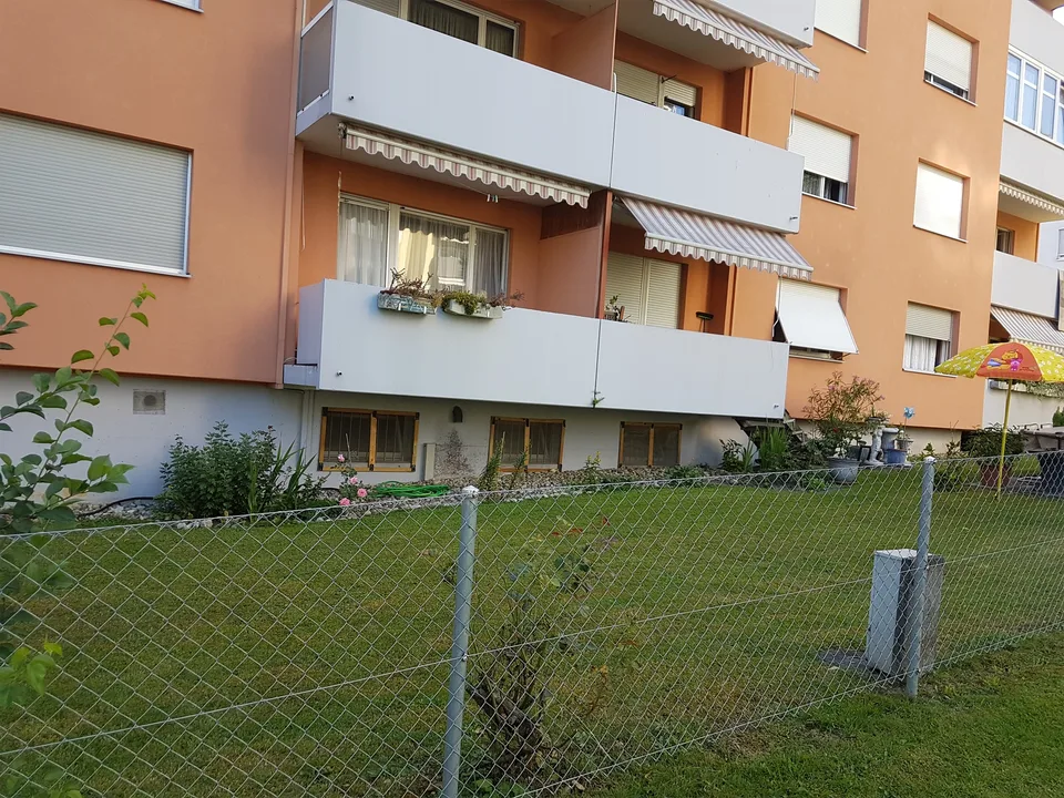 moderne neuwertige 2.5-Zi Eigentumswohnung zu vermieten