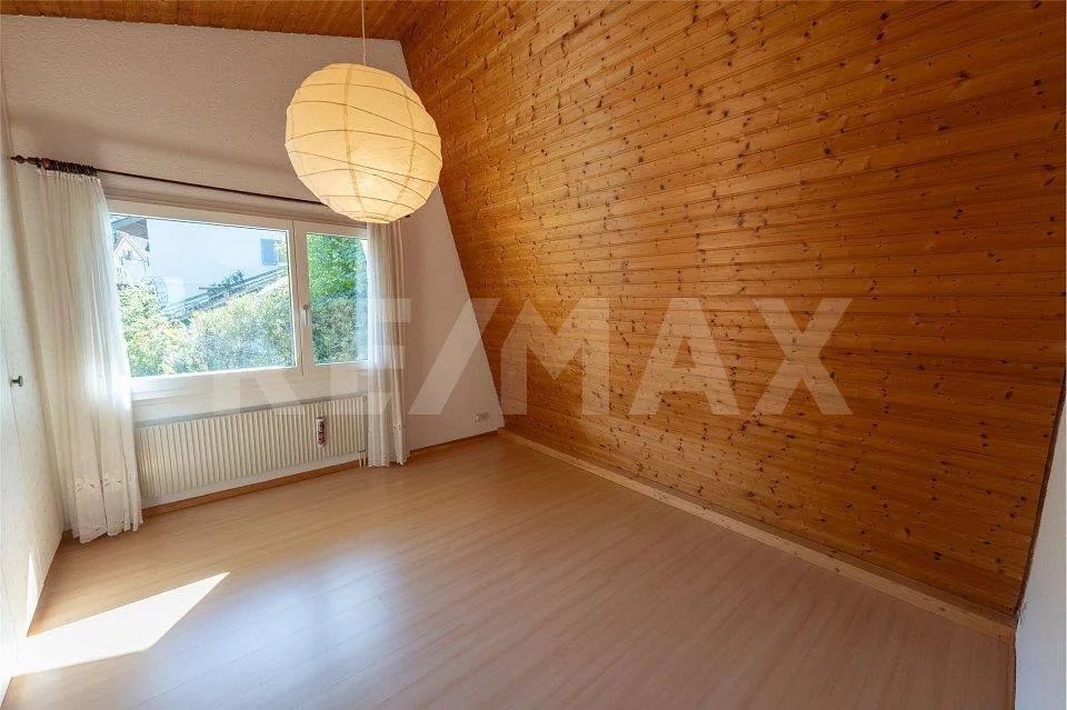 Casa unifamiliare con vista mozzafiato e molto spazio circostante...