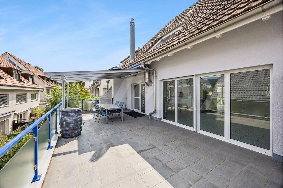 Grosszügige 3-Stöckige Wohnung mit Blick auf den Rhein...