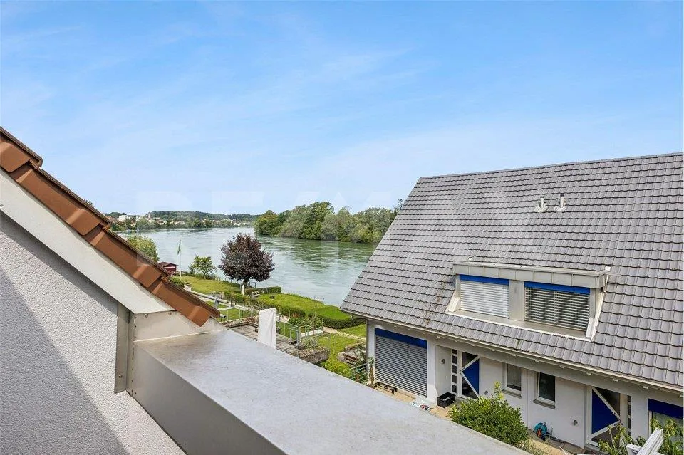 Grosszügige 3-Stöckige Wohnung mit Blick auf den Rhein...