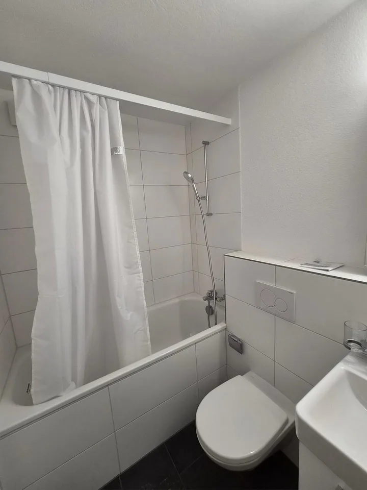 Teilsanierte 3.5-Zimmer-Wohnung an zentraler Lage in Schönbühl – foto 7 di 7