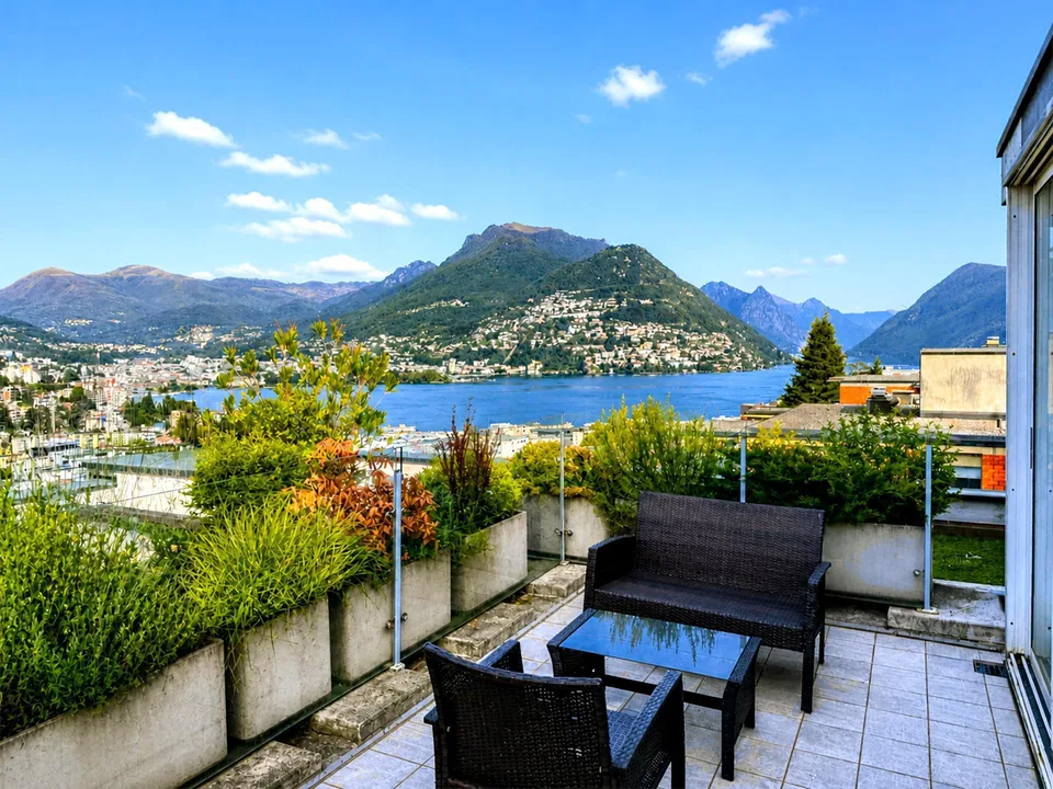 Attico vista lago a Paradiso anche come residenza secondaria
