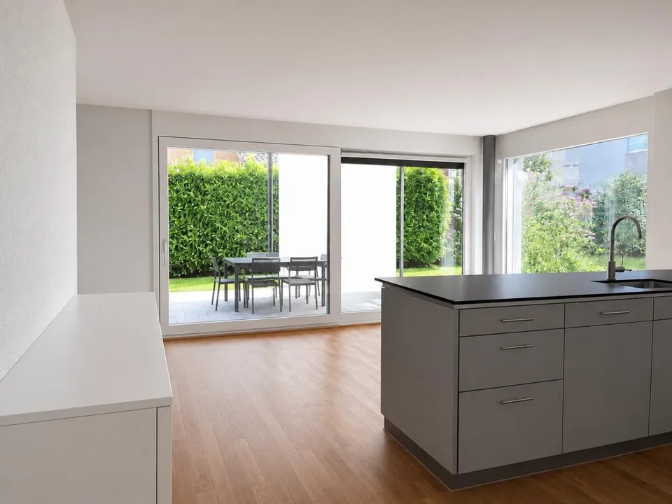Erdgeschosswohnung mit Einstellhallenplatz und Bastelraum