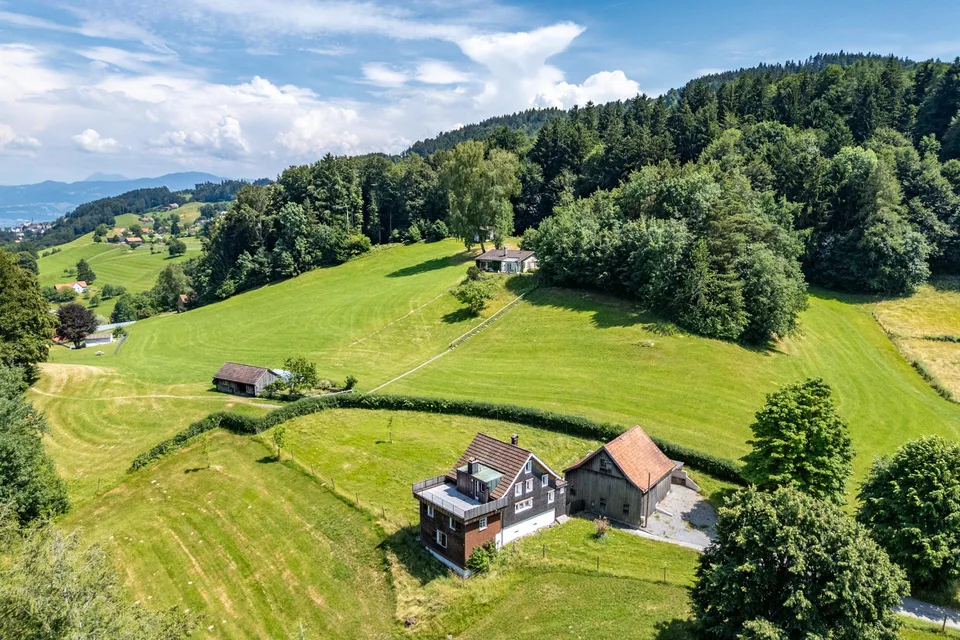 Traditionelles Appenzellerhaus inmitten einzigartiger Landidylle
