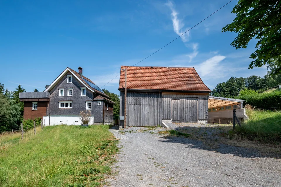 Traditionelles Appenzellerhaus inmitten einzigartiger Landidylle