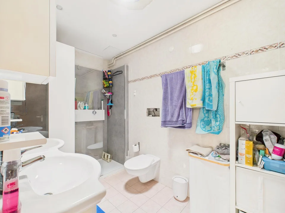 Villa elegante di 6.5 locali con locale commerciale annesso a Mendr...