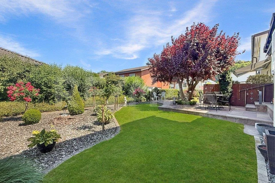 Casa a schiera ben curata in una posizione tranquilla a Dulliken