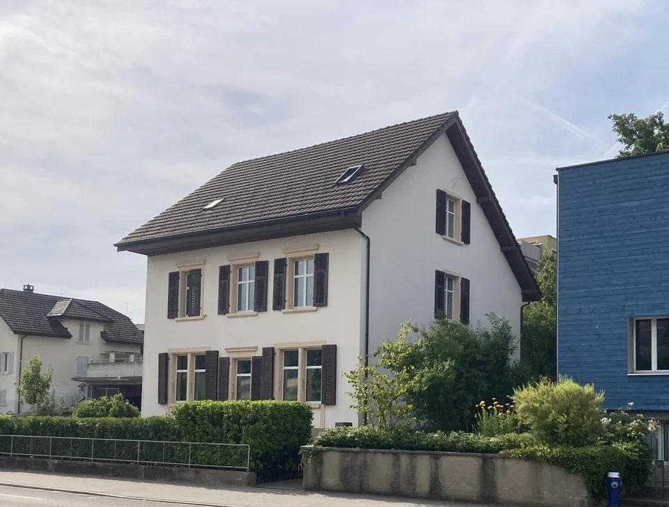Grosszügiges Zweifamilienhaus in gutem Zustand an attraktiver