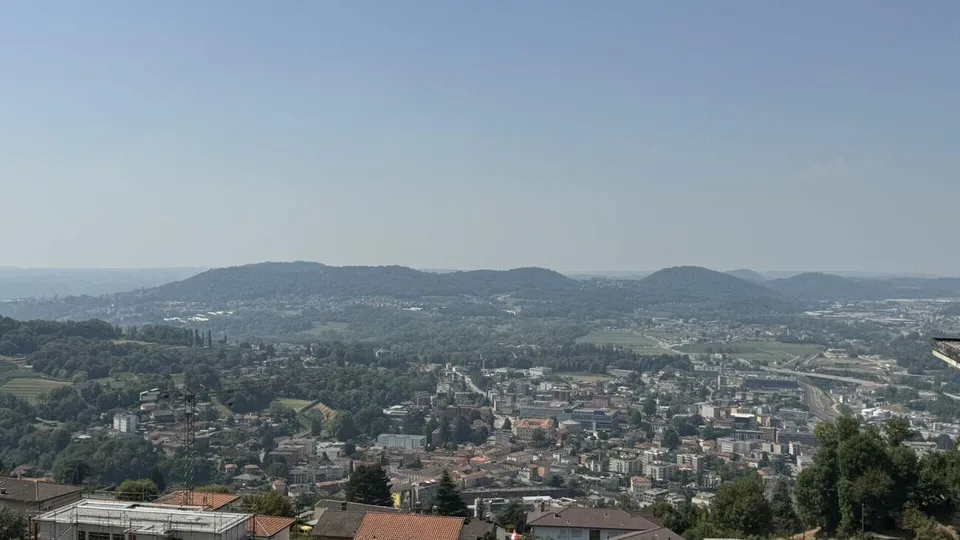 Two core houses with open view and garden to enhance in Salorino
