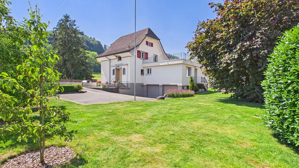 Haus auf grosser Parzelle (1112m2) und XXL-Garage