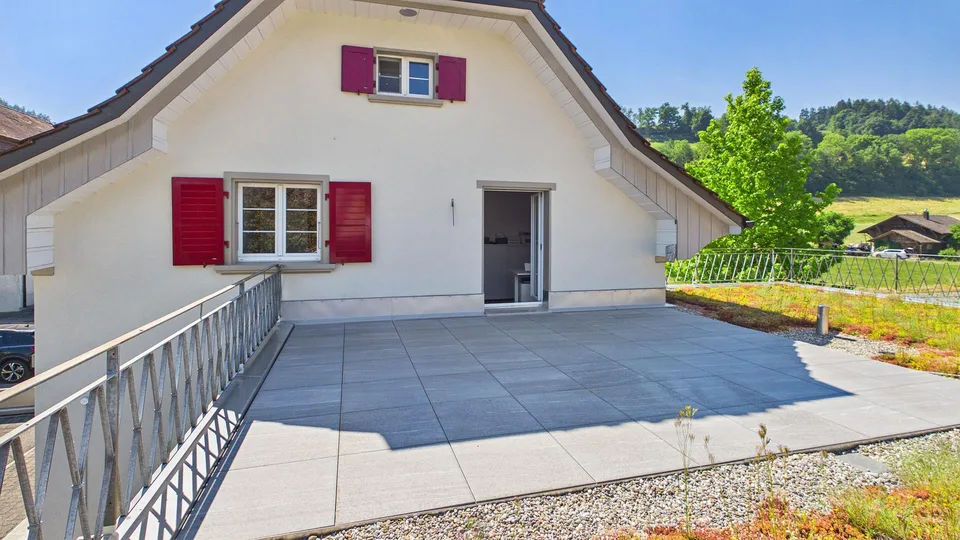 Haus auf grosser Parzelle (1112m2) und XXL-Garage