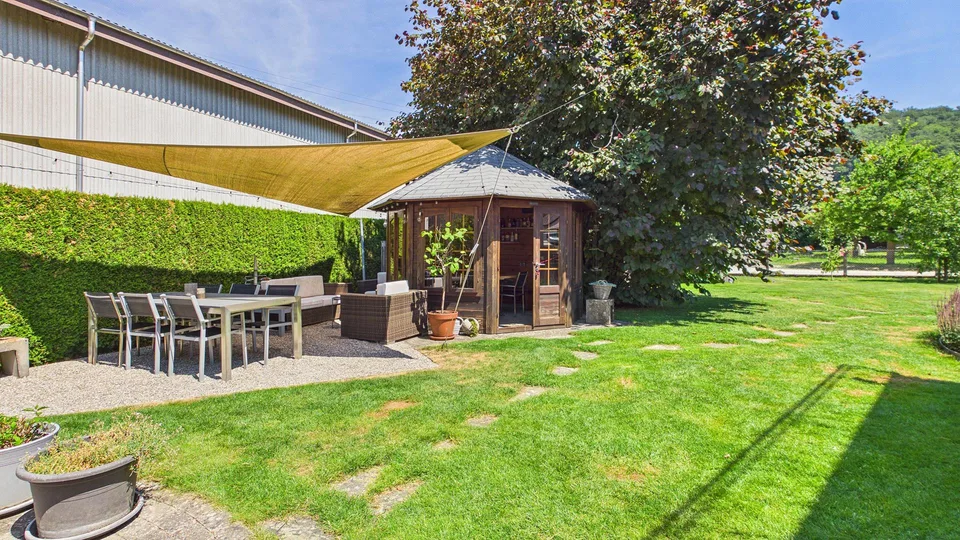 Haus auf grosser Parzelle (1112m2) und XXL-Garage
