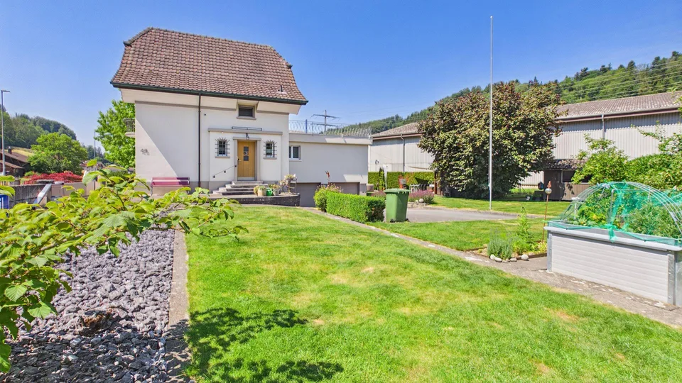 Haus auf grosser Parzelle (1112m2) und XXL-Garage