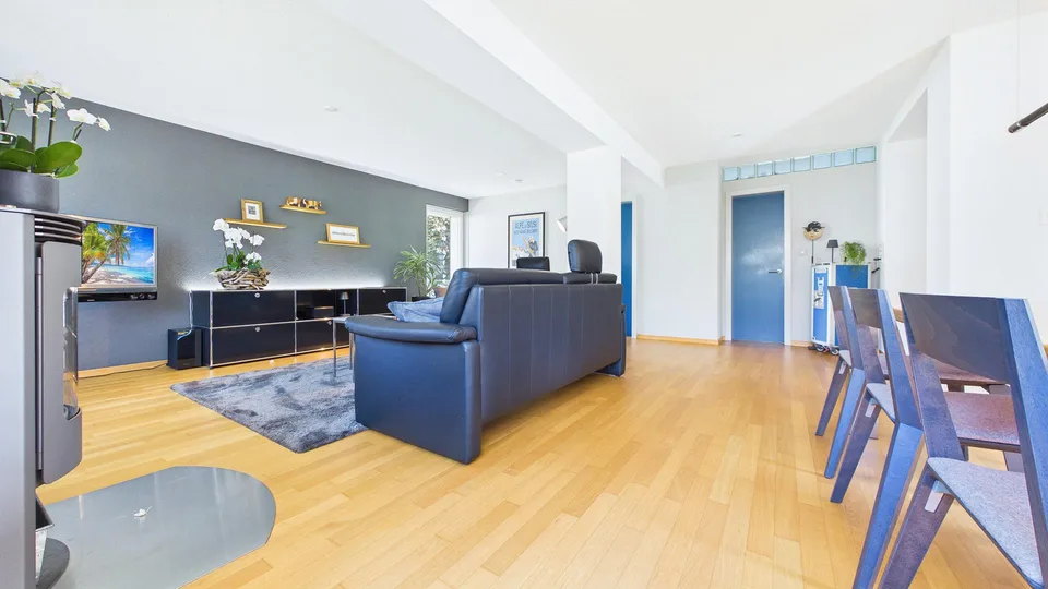 Haus auf grosser Parzelle (1112m2) und XXL-Garage