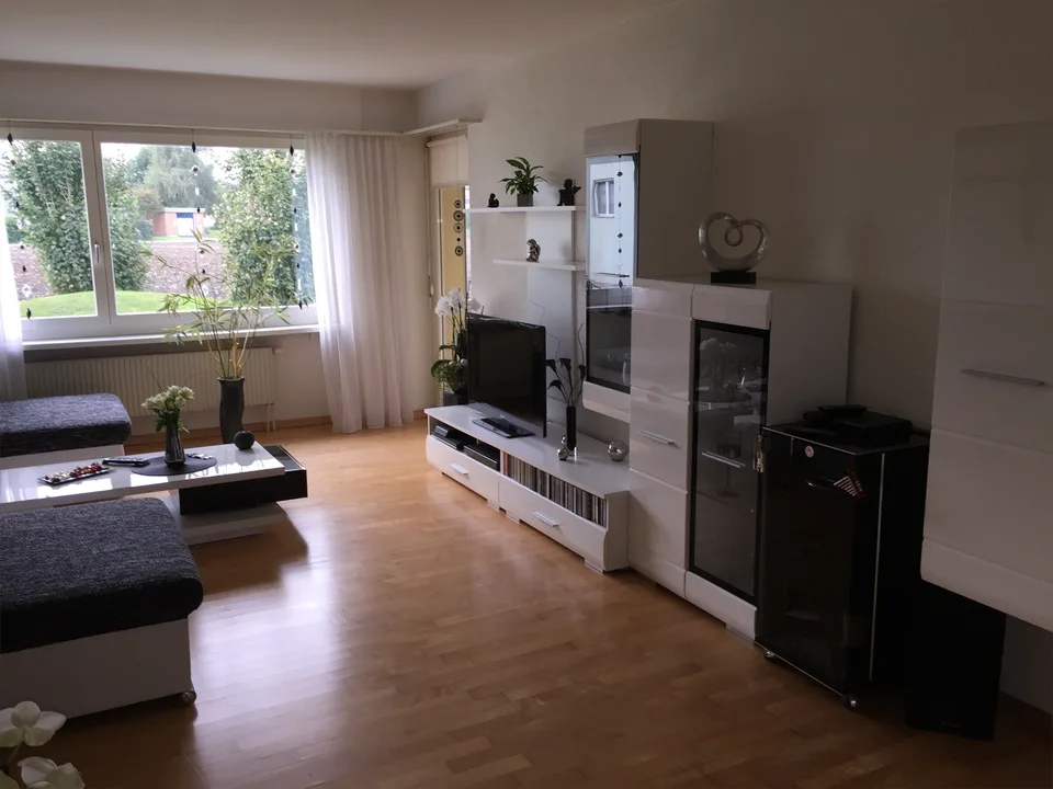 Schön renovierte 4-Zimmer Wohnung im Grünen an guter Lage
