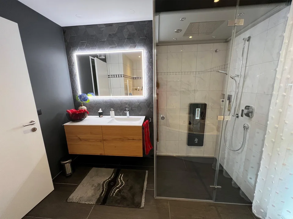 Exklusive 4.5 Zimmer Wohnung direkt am Vierwaldstättersee