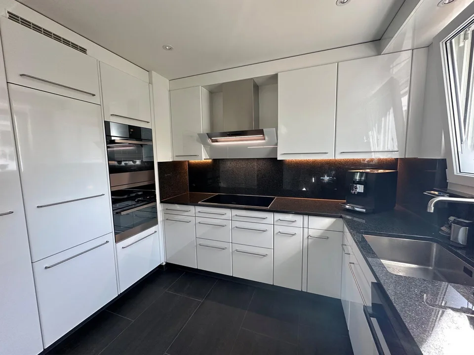 Exklusive 4.5 Zimmer Wohnung direkt am Vierwaldstättersee