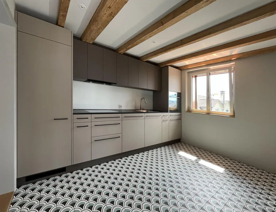 Moderne 2.5 Zimmer Dachwohnung am Rande der Altstadt