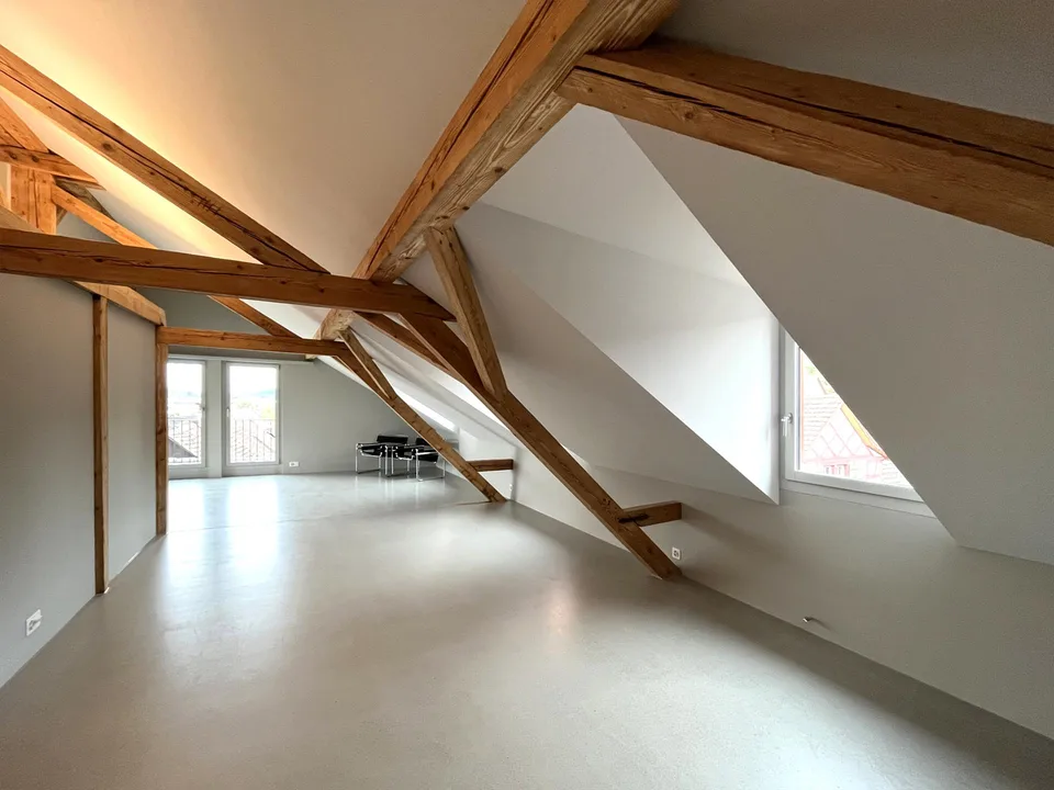 Moderne 2.5 Zimmer Dachwohnung am Rande der Altstadt