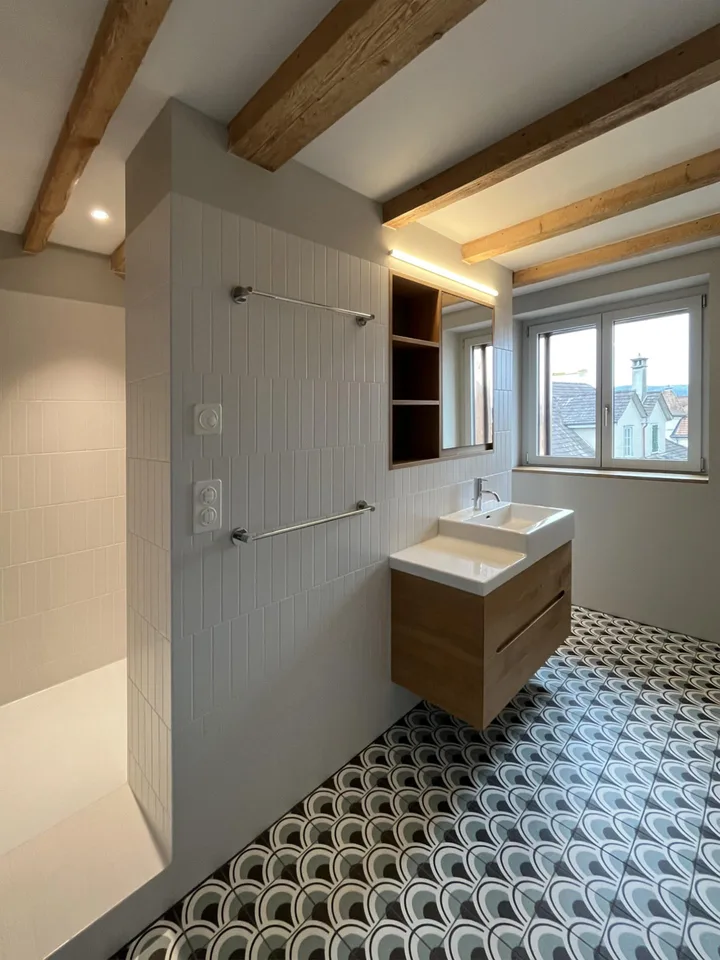 Moderne 2.5 Zimmer Dachwohnung am Rande der Altstadt