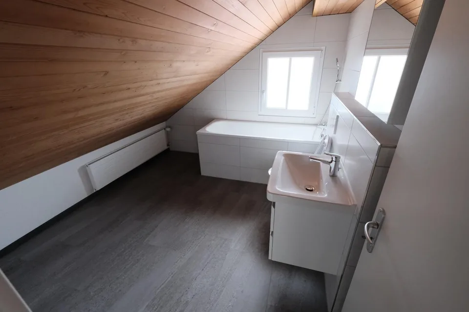 5-Zimmer Doppeleinfamilienhaus mit Sitzplatz – Ab sofort verfügbar
