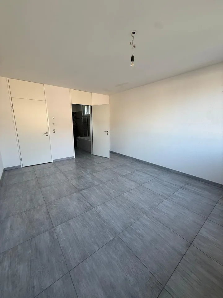 Tolle 4.5-Zimmer-Wohnung im Eigentumsstandard zu vermieten