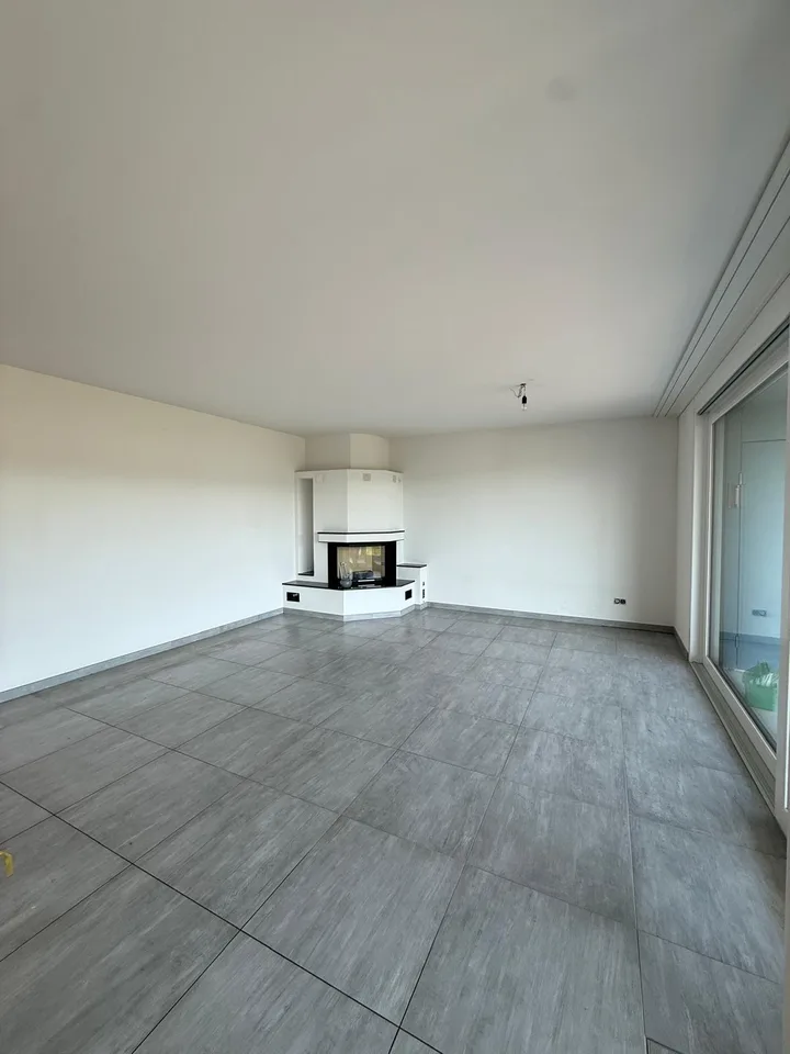 Tolle 4.5-Zimmer-Wohnung im Eigentumsstandard zu vermieten