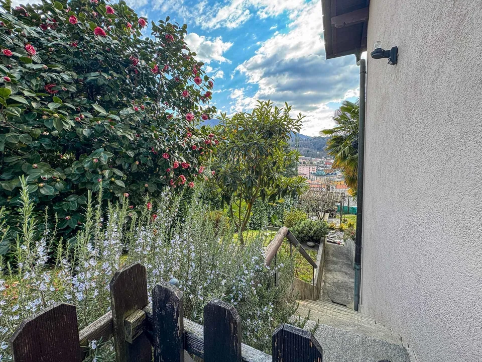 Casa con tre appartamenti vista lago a Ponte Tresa
