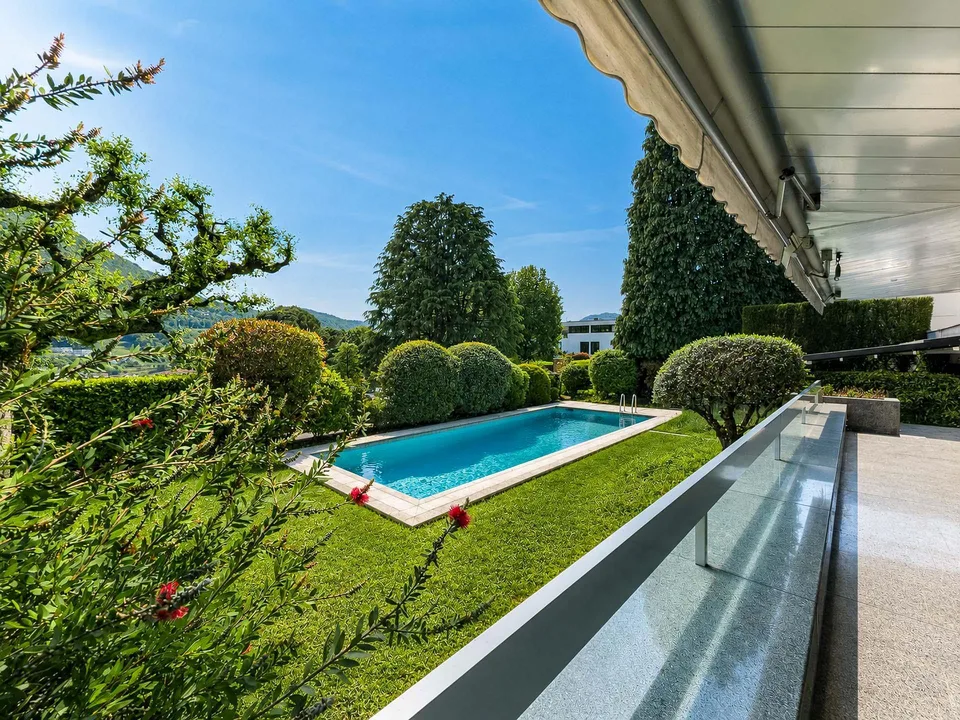 Villa con giardino e piscina a Collina d’Oro