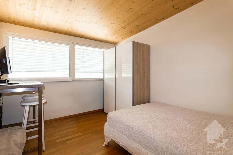Charmant attique 5.5 pièces avec terrasse