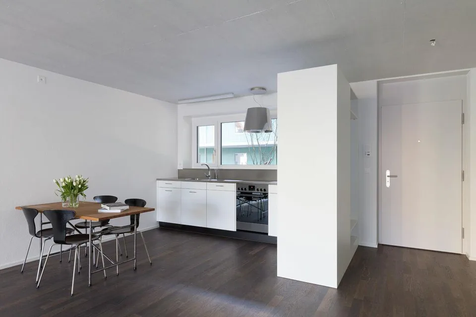 Abitare moderno con flair di cortile interno - appartamento 2.5 locali a Ostermundigen