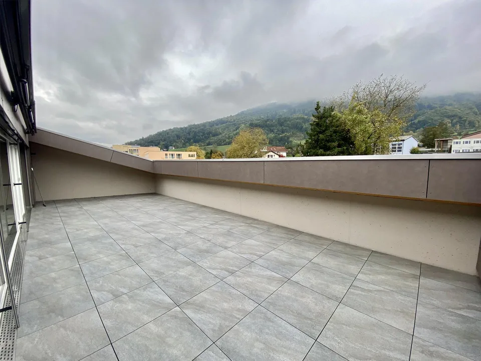 Moderne 4.5-Zimmer-Dachwohnung mit schöner Terrasse