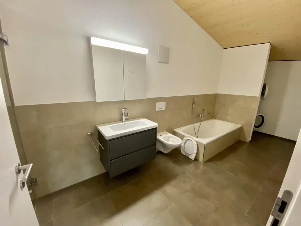 Moderne 4.5-Zimmer-Dachwohnung mit schöner Terrasse