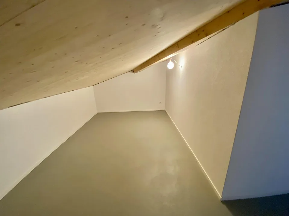 Moderne 4.5-Zimmer-Dachwohnung mit schöner Terrasse