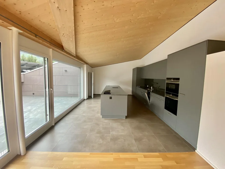 Moderne 4.5-Zimmer-Dachwohnung mit schöner Terrasse