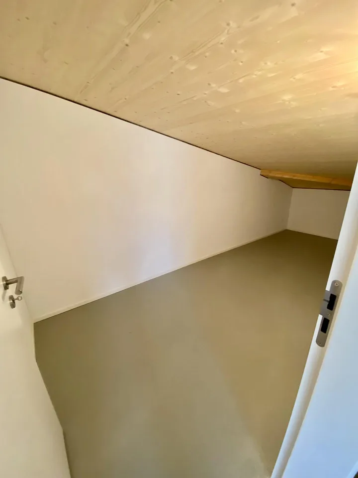 Moderne 4.5-Zimmer-Dachwohnung mit schöner Terrasse