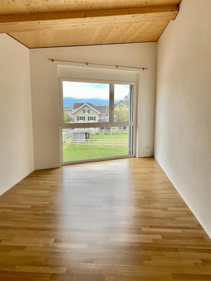 Moderne 4.5-Zimmer-Dachwohnung mit schöner Terrasse