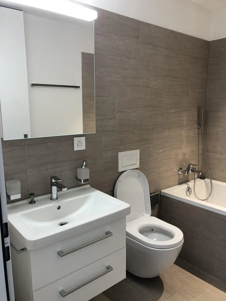 Moderne 4.5 Zimmer Wohnung in Rhäzüns (inkl. Tiefgaragenparkplatz)