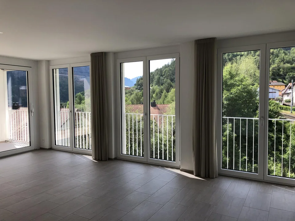 Moderne 4.5 Zimmer Wohnung in Rhäzüns (inkl. Tiefgaragenparkplatz)