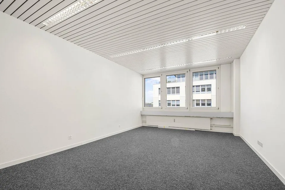 Ausgebaute Büroflächen in Volketswil zu vermieten